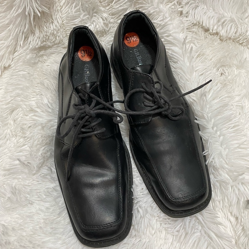 G.H. Bass & Co. Men's black square toe dress shoes size 9.5